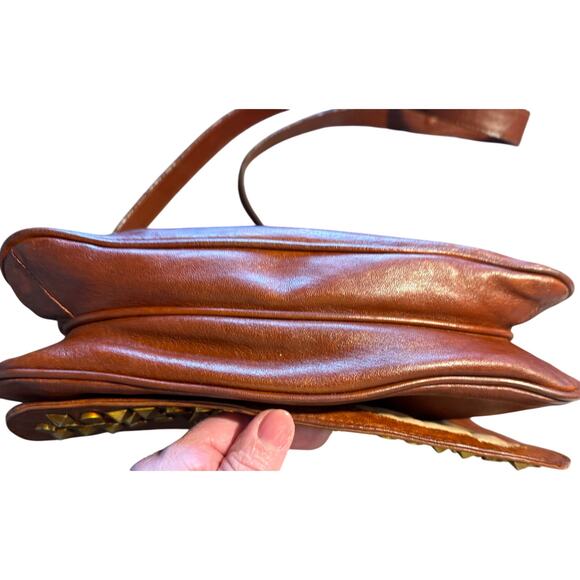 Tory Burch vintage messenger adjustable crossbody bag with metallic accents - Picture 9 of 10